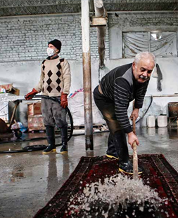 شستشوی سنتی قالی در قالیشویی امام زاده ابراهیم قم 
